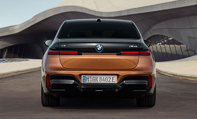 BMW i7