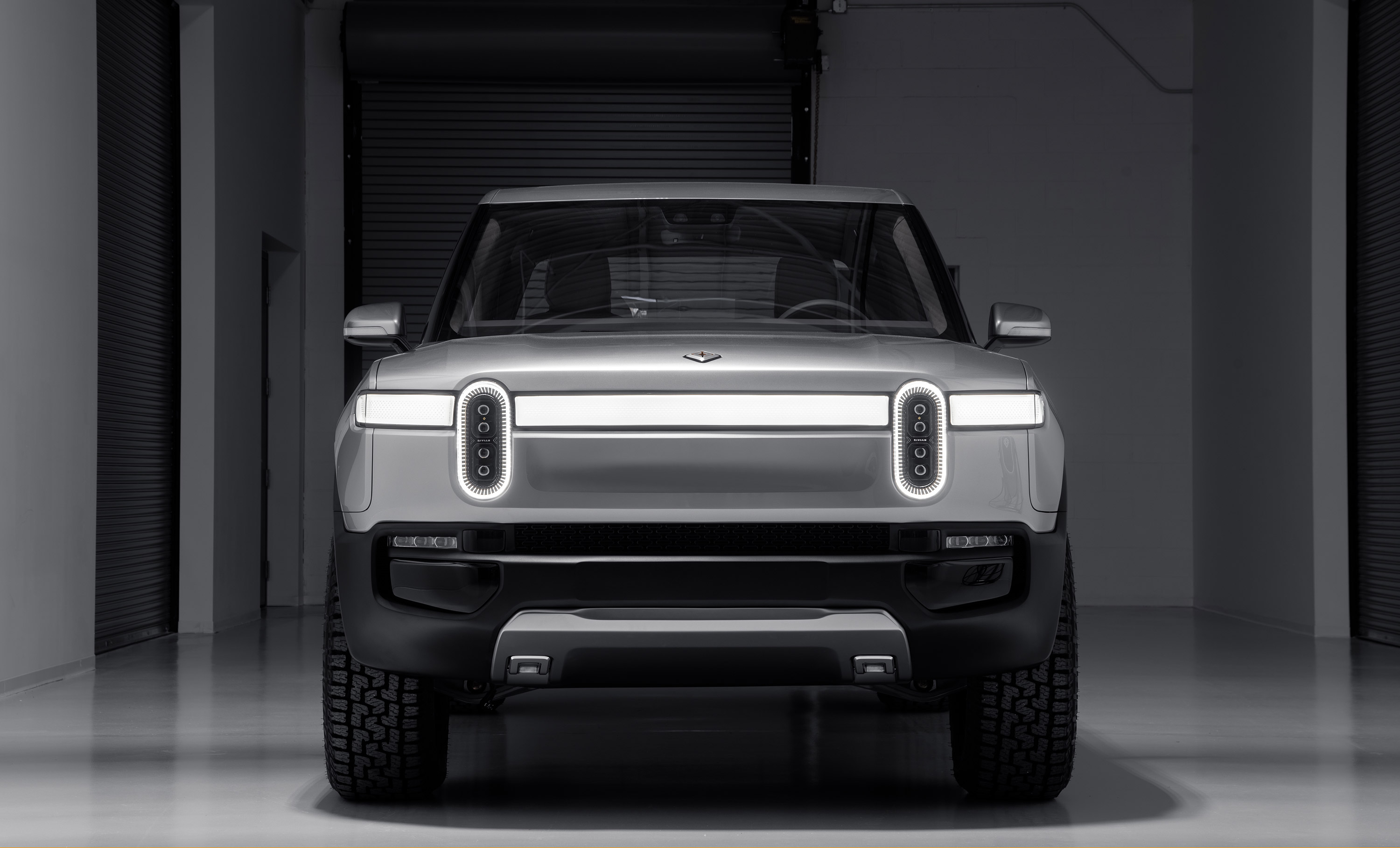 Rivian R1T, vista frontale